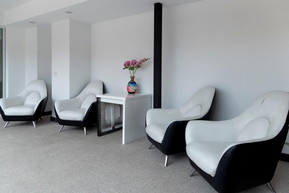 Apartasuite Edificio Monir Bogota Buitenkant foto